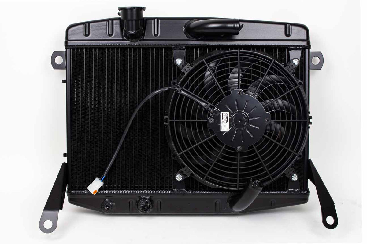 Hochleistungskühler Aluminium inkl. SPAL-Lüfter für Alfa Romeo GT Bertone 1. Serie / Giulia Typ 105 – Schwarz