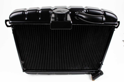 Alfamaster Aluminium-Hochleistungskühler Alfa Romeo Spider Fastback / Rundheck Typ 105, schwarz ohne SPAL-Lüfter – Produktansicht 3
