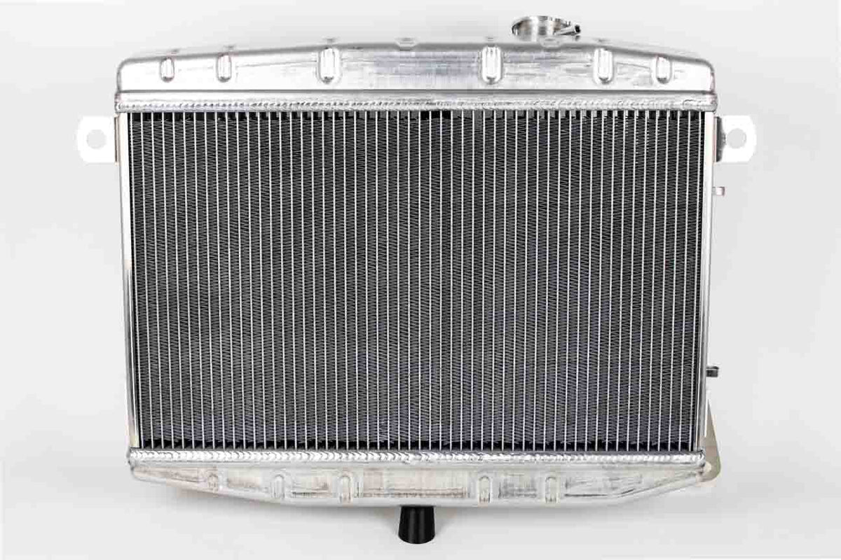 Hochleistungskühler Aluminium inkl. SPAL-Lüfter für Alfa Romeo GT Bertone 1. Serie / Giulia Typ 105 – Natur