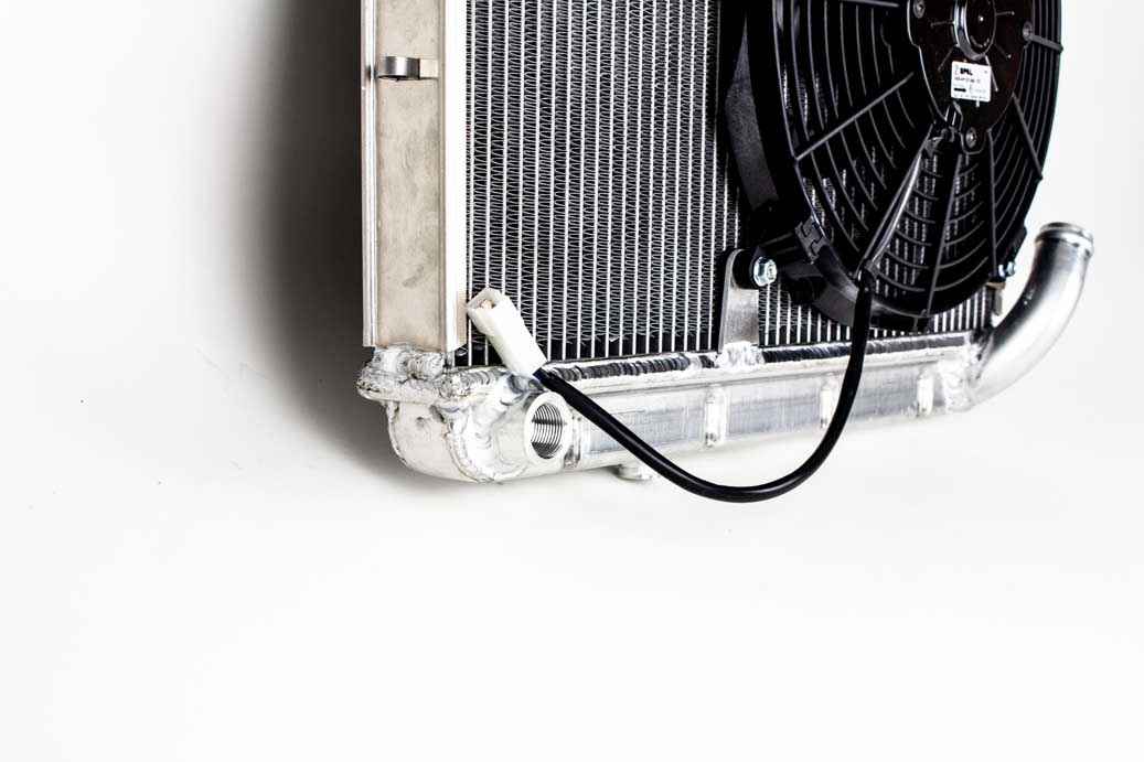 Hochleistungskühler Aluminium inkl. SPAL-Lüfter für Alfa Romeo GT Bertone 2. Serie Typ 105 – Natur